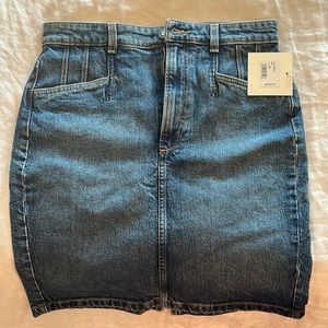 NWT favorite daughter denim skirt. The Jordie Pencil skirt. Size 28